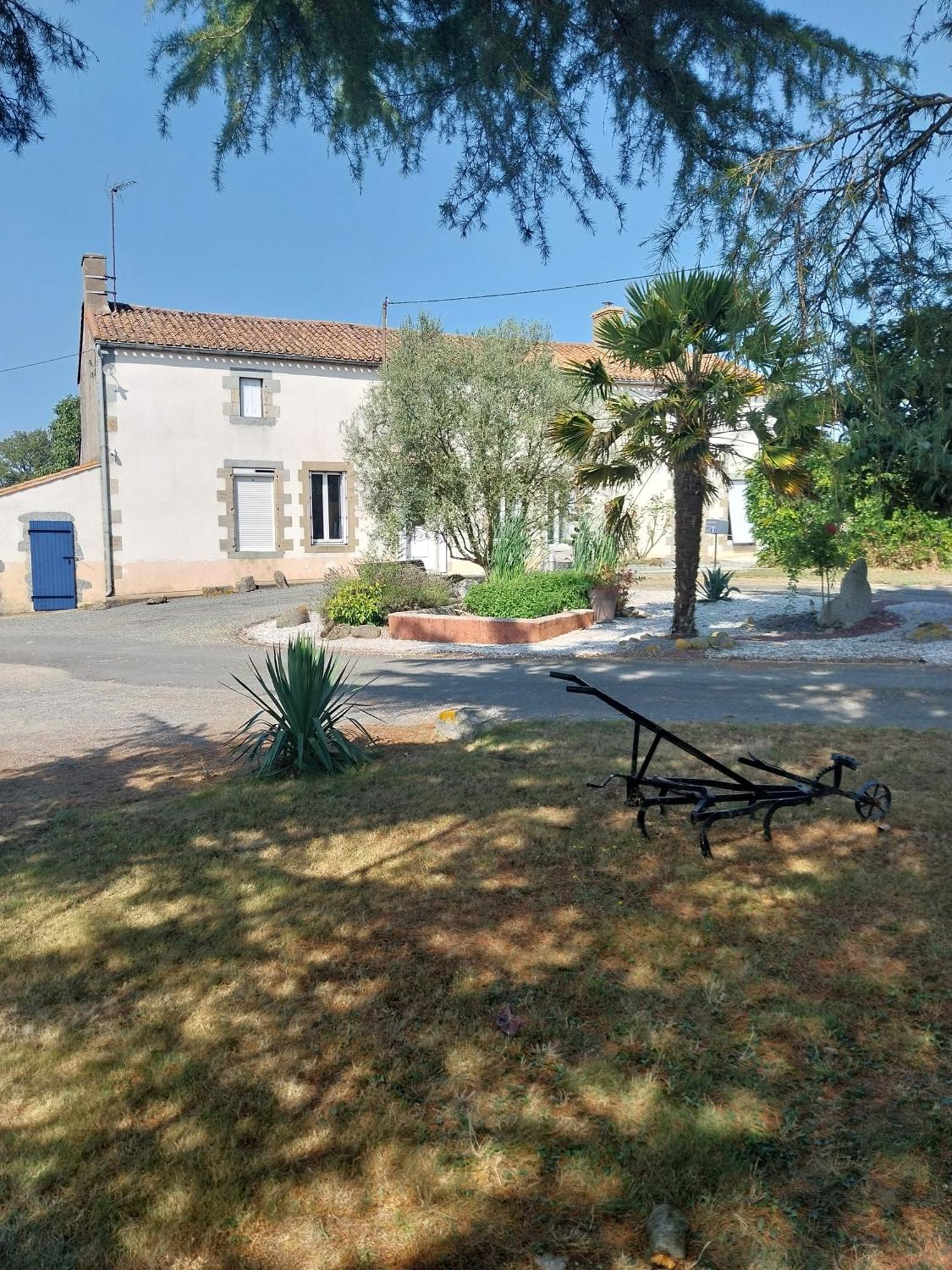 Au Granit Bleu Bed & Breakfast Faye-l'Abbesse ภายนอก รูปภาพ